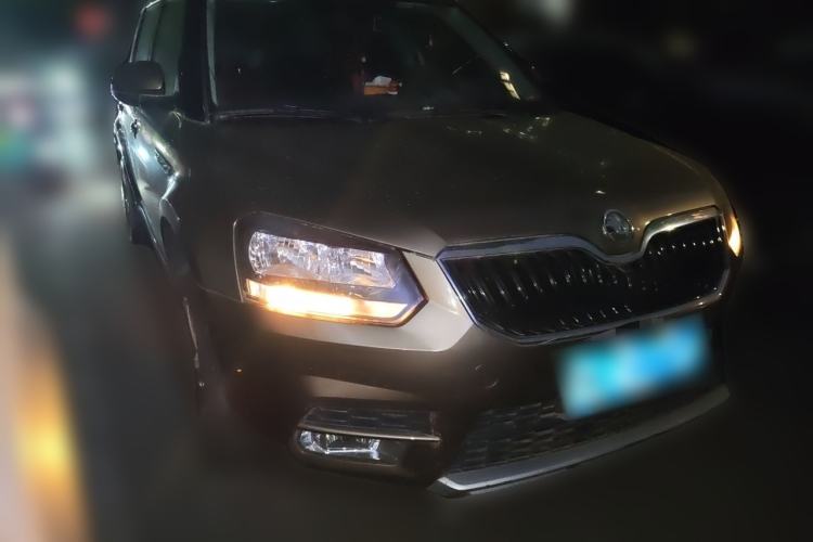 Used Skoda Yeti 2016 1.4TSI DSG Advanced Edition Front Right 45 Deg