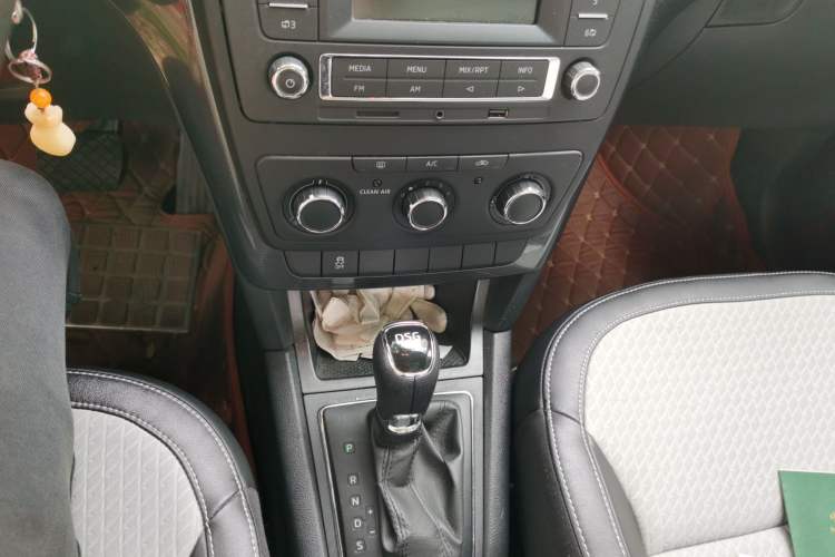 Used Skoda Yeti 2016 1.4TSI DSG Advanced Edition Gear Lever