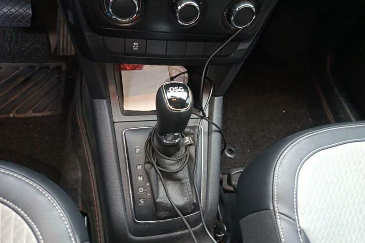 Used Skoda Yeti 2016 1.4TSI DSG Advanced Edition Gear Lever