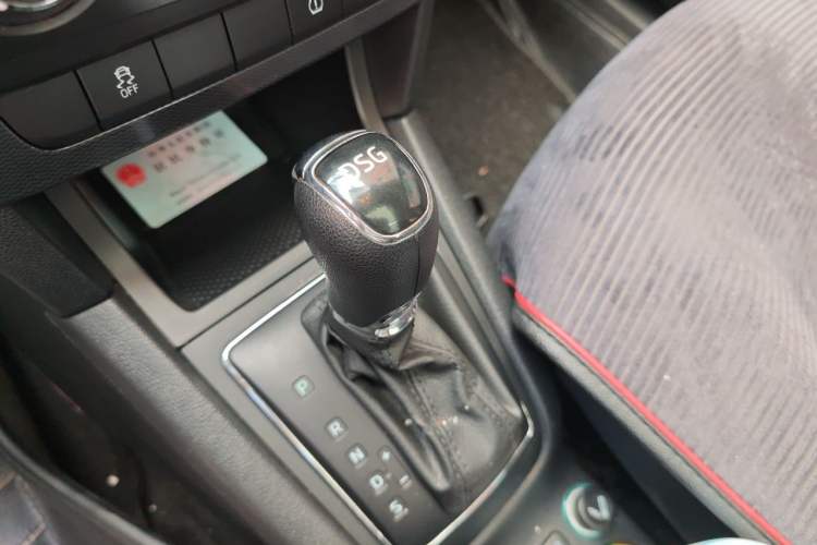 Used Skoda Yeti 2016 1.4TSI DSG Advanced Edition Gear Lever