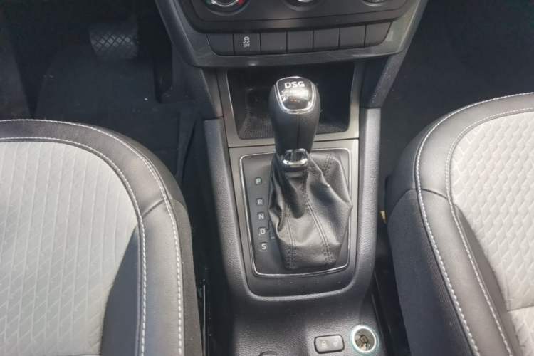 Used Skoda Yeti 2016 1.4TSI DSG Advanced Edition Gear Lever