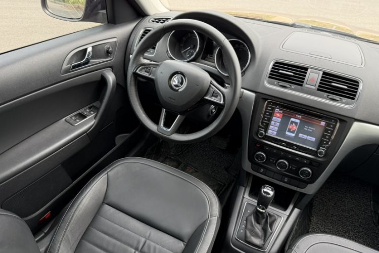 Used Skoda Yeti 2016 1.4TSI DSG Prestige Edition Interior 4