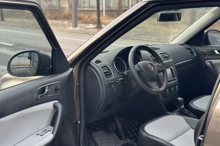 Used Skoda Yeti 2016 1.4TSI DSG Advanced Edition Interior 8