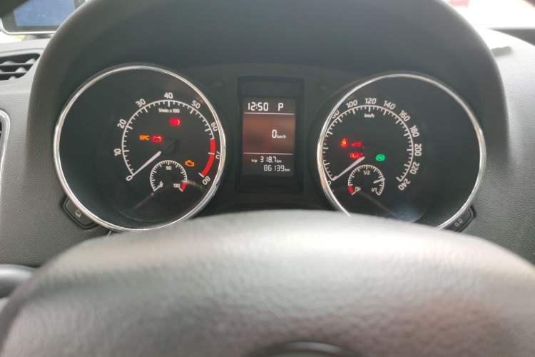 Used Skoda Yeti 2016 1.4TSI DSG Advanced Edition Odometer Close Up