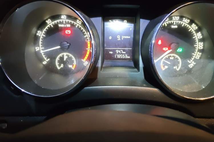 Used Skoda Yeti 2016 1.4TSI DSG Advanced Edition Odometer Close Up