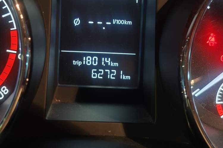 Used Skoda Yeti 2016 1.4TSI DSG Advanced Edition Odometer Close Up
