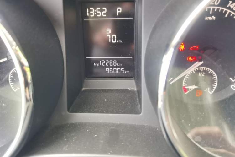 Used Skoda Yeti 2016 1.4TSI DSG Advanced Edition Odometer Close Up