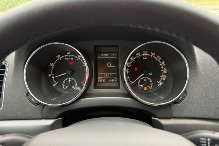 Used Skoda Yeti 2016 1.4TSI DSG Prestige Edition Odometer Close Up