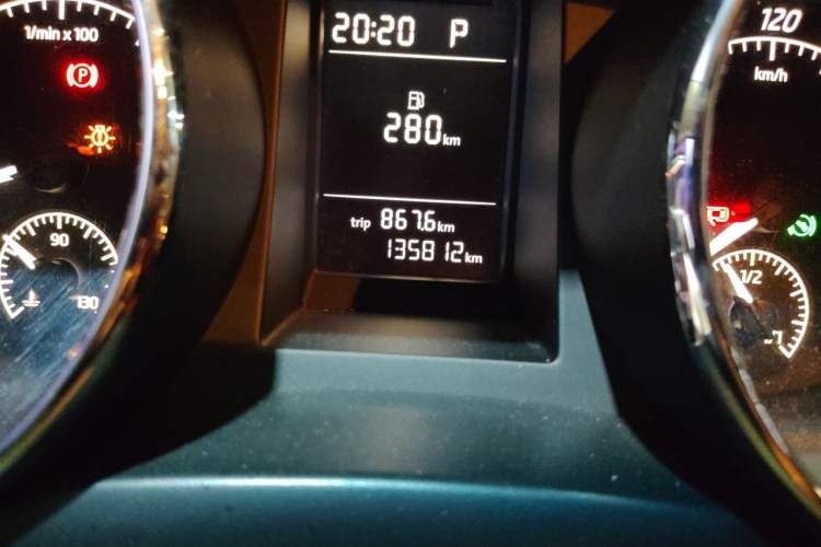 Used Skoda Yeti 2016 1.4TSI DSG Advanced Edition Odometer Close Up