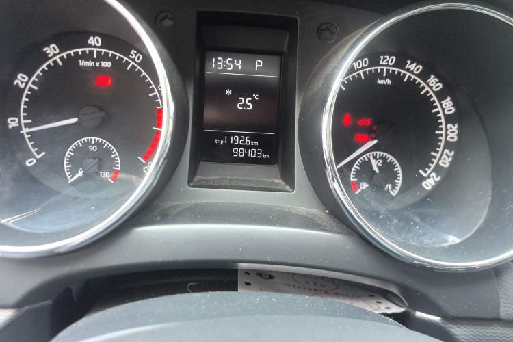 Used Skoda Yeti 2016 1.4TSI DSG Advanced Edition Odometer Close Up