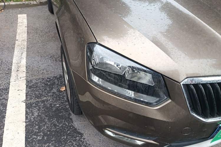 Used Skoda Yeti 2016 1.4TSI DSG Advanced Edition Right Front Headlight