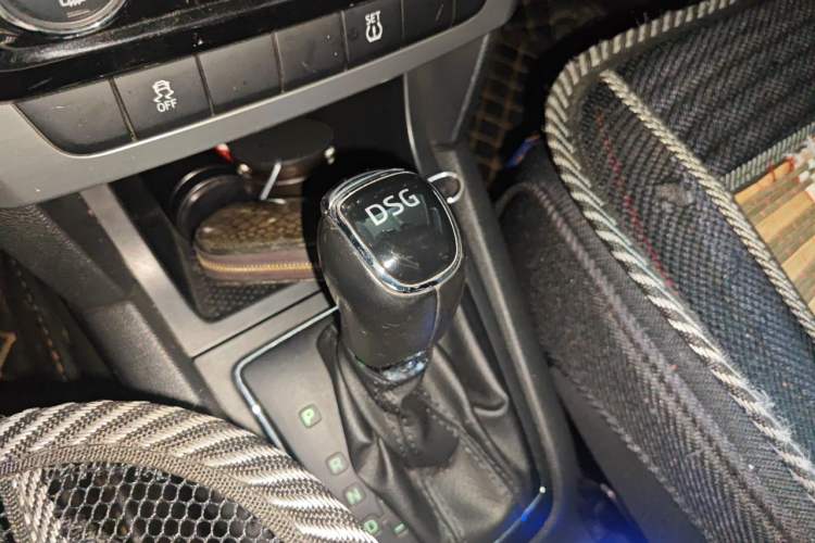 Used Skoda Yeti 2016 1.4TSI DSG Prestige Edition Gear Lever