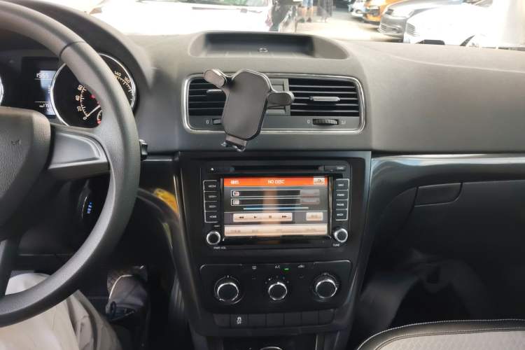 Used Skoda Yeti 2016 1.4TSI DSG Advanced Edition Audio And AC Panel