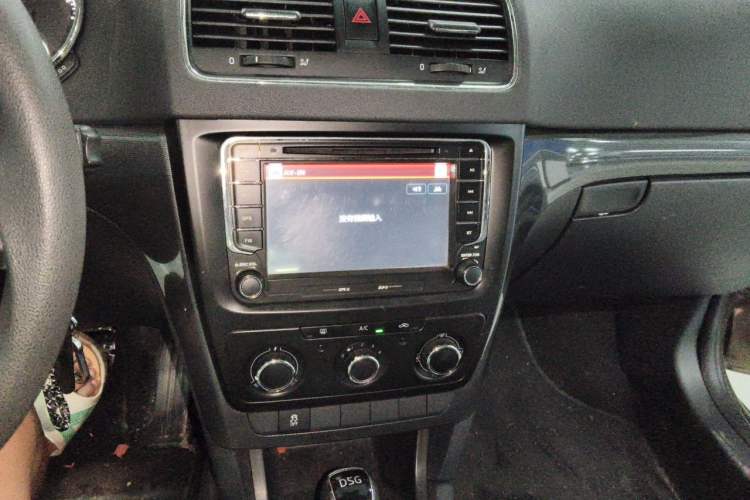 Used Skoda Yeti 2016 1.4TSI DSG Advanced Edition Audio And AC Panel
