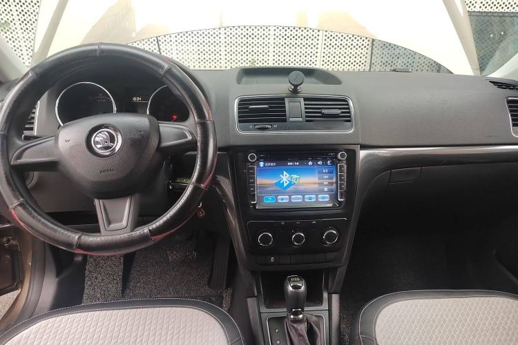 Used Skoda Yeti 2016 1.4TSI DSG Advanced Edition Center Console