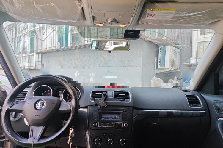 Used Skoda Yeti 2016 1.4TSI DSG Advanced Edition Center Console