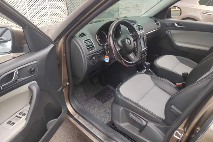 Used Skoda Yeti 2016 1.4TSI DSG Advanced Edition Driver Seat