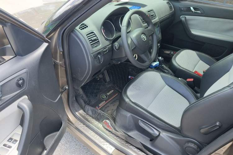 Used Skoda Yeti 2016 1.4TSI DSG Advanced Edition Driver Seat