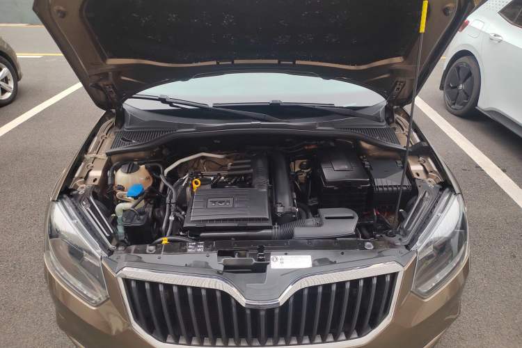 Used Skoda Yeti 2016 1.4TSI DSG Advanced Edition Engine Bay