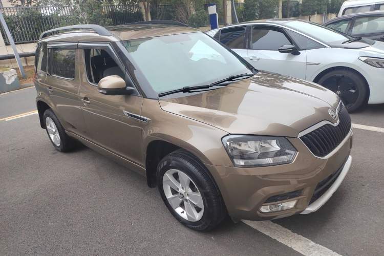 Used Skoda Yeti 2016 1.4TSI DSG Advanced Edition Front Right 45 Deg