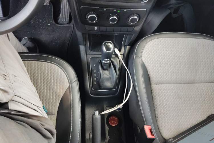 Used Skoda Yeti 2016 1.4TSI DSG Advanced Edition Gear Lever