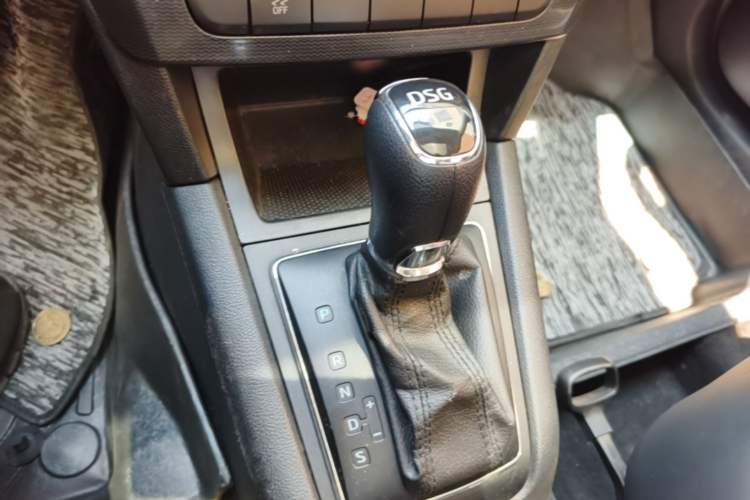 Used Skoda Yeti 2016 1.4TSI DSG Advanced Edition Gear Lever
