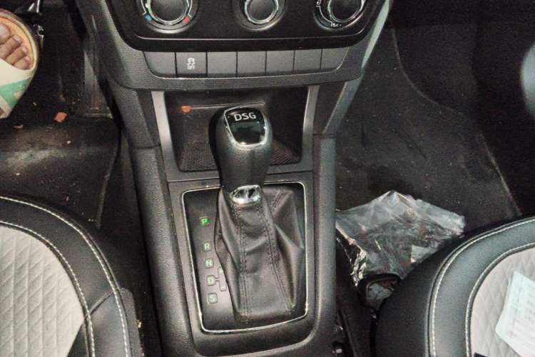 Used Skoda Yeti 2016 1.4TSI DSG Advanced Edition Gear Lever