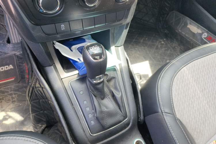 Used Skoda Yeti 2016 1.4TSI DSG Advanced Edition Gear Lever