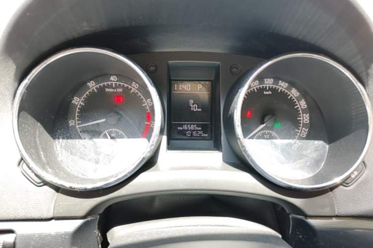 Used Skoda Yeti 2016 1.4TSI DSG Advanced Edition Instrument Cluster