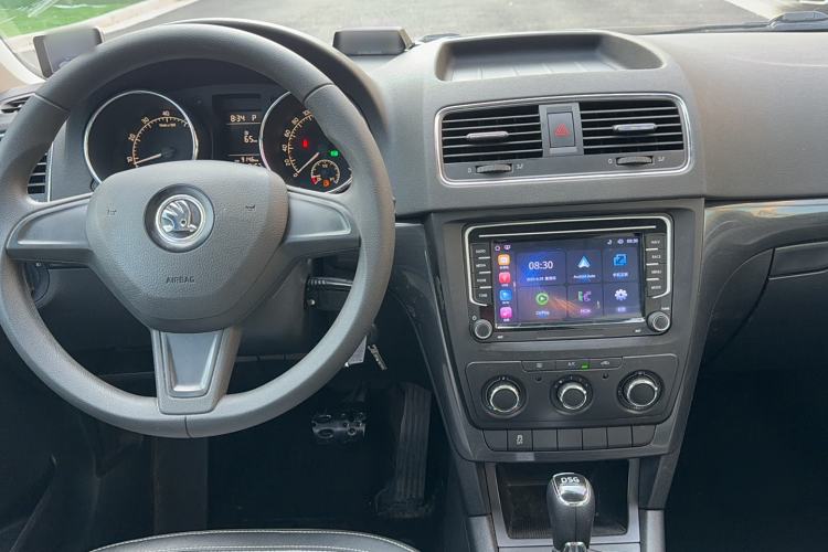 Used Skoda Yeti 2016 1.4TSI DSG Advanced Edition Interior 4