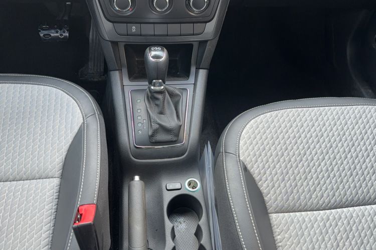 Used Skoda Yeti 2016 1.4TSI DSG Advanced Edition Interior 5