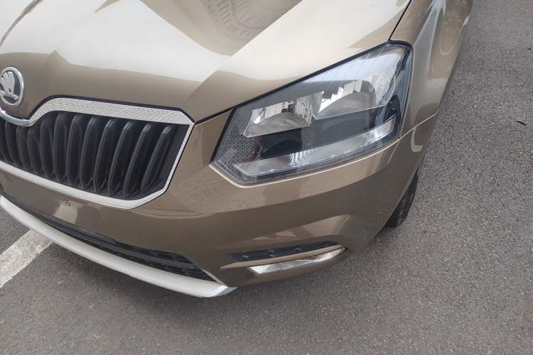 Used Skoda Yeti 2016 1.4TSI DSG Advanced Edition Left Front Headlight