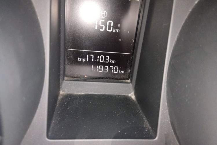 Used Skoda Yeti 2016 1.4TSI DSG Advanced Edition Odometer Close Up