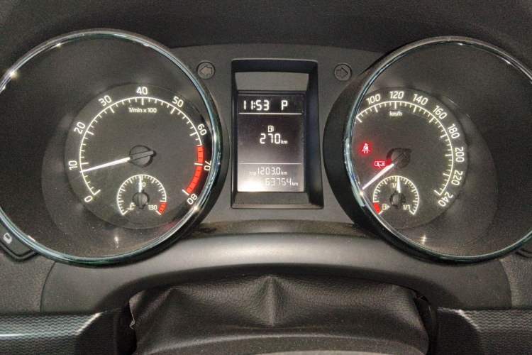 Used Skoda Yeti 2016 1.4TSI DSG Advanced Edition Odometer Close Up