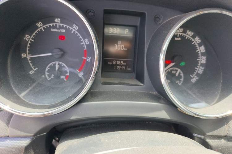 Used Skoda Yeti 2016 1.4TSI DSG Advanced Edition Odometer Close Up