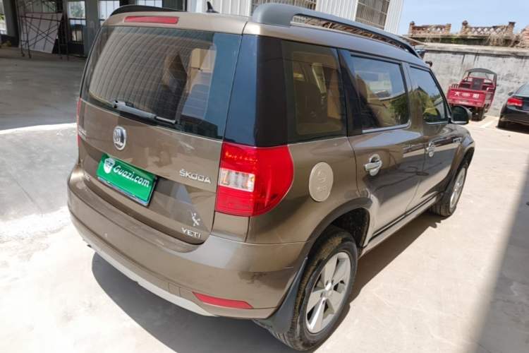 Used Skoda Yeti 2016 1.4TSI DSG Advanced Edition Rear Right 45 Deg