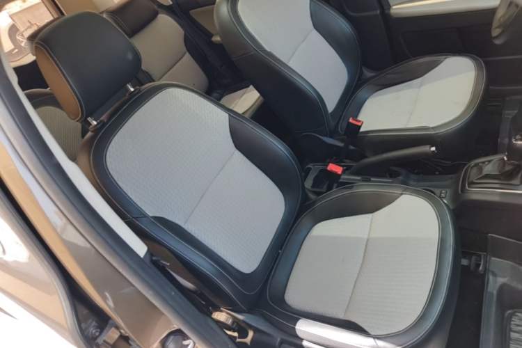 Used Skoda Yeti 2016 1.4TSI DSG Advanced Edition Right Front Seat