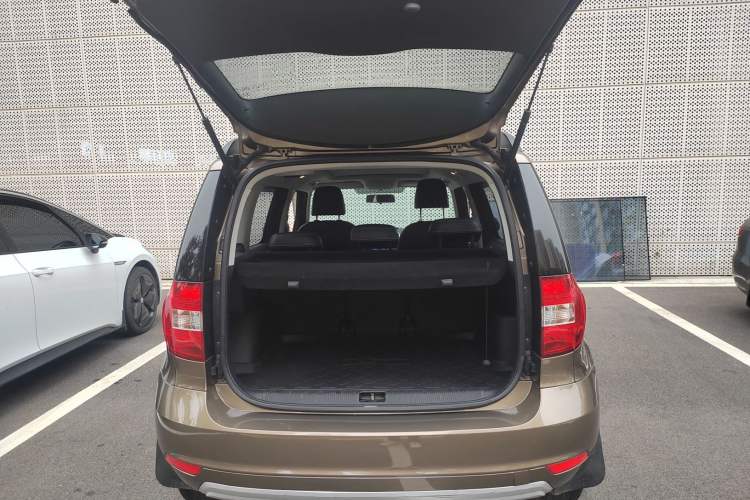 Used Skoda Yeti 2016 1.4TSI DSG Advanced Edition Trunk