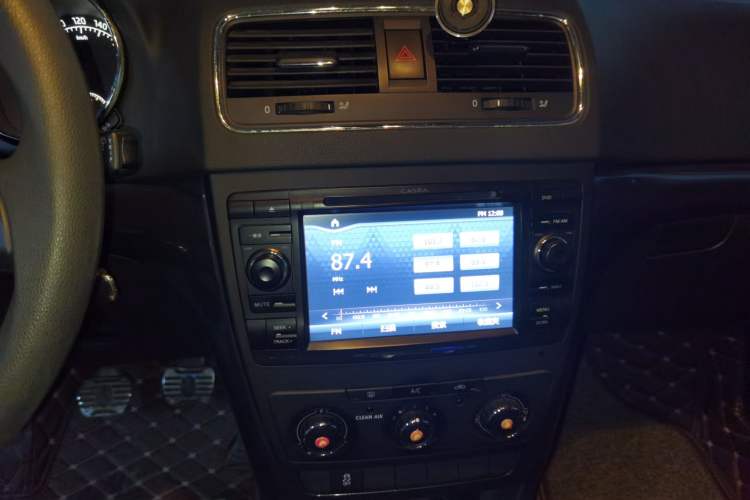 Used Skoda Yeti 2016 1.4TSI Manual Entry-Level Model Audio And AC Panel
