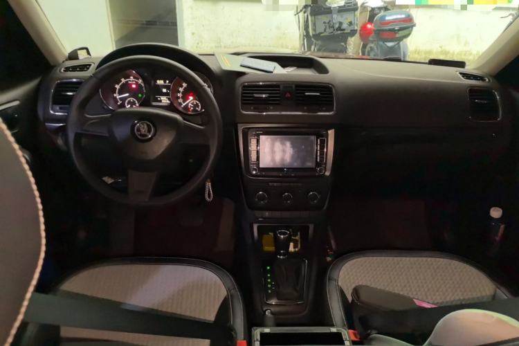 Used Skoda Yeti 2016 1.4TSI DSG Advanced Edition Center Console