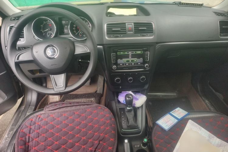 Used Skoda Yeti 2016 1.4TSI DSG Advanced Edition Center Console