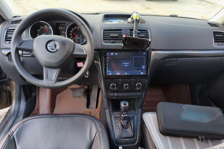 Used Skoda Yeti 2016 1.4TSI DSG Advanced Edition Center Console