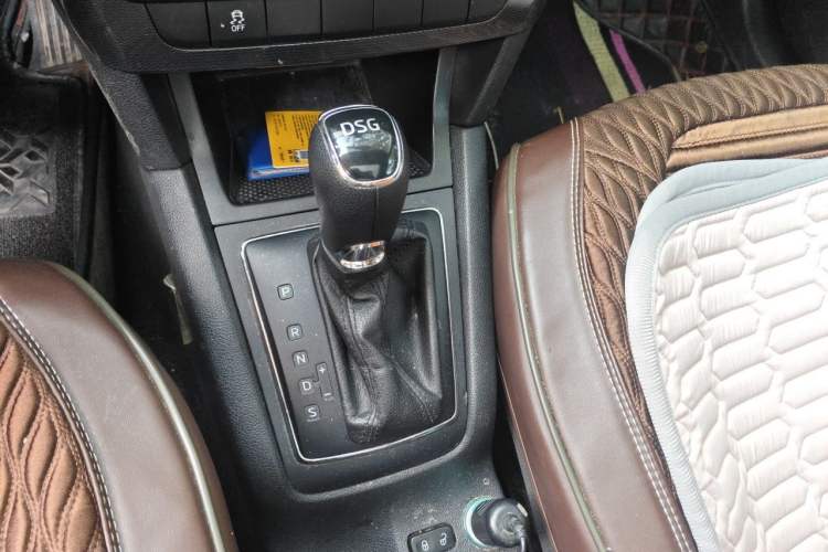 Used Skoda Yeti 2016 1.4TSI DSG Advanced Edition Gear Lever