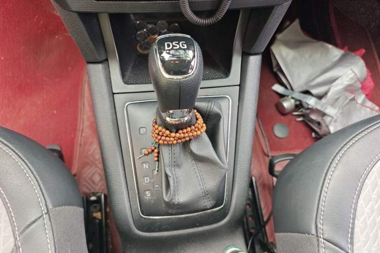 Used Skoda Yeti 2016 1.4TSI DSG Advanced Edition Gear Lever