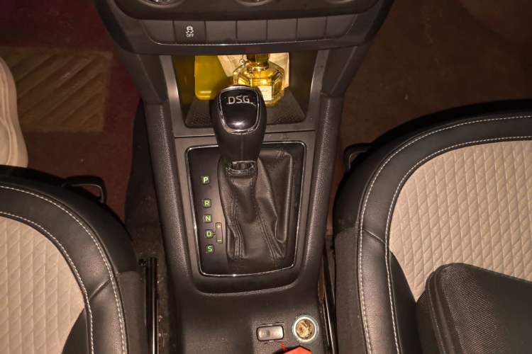 Used Skoda Yeti 2016 1.4TSI DSG Advanced Edition Gear Lever