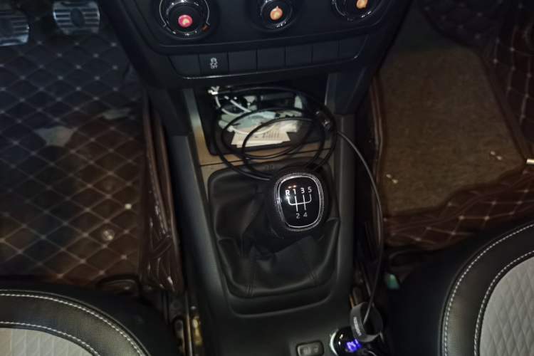Used Skoda Yeti 2016 1.4TSI Manual Entry-Level Model Gear Lever