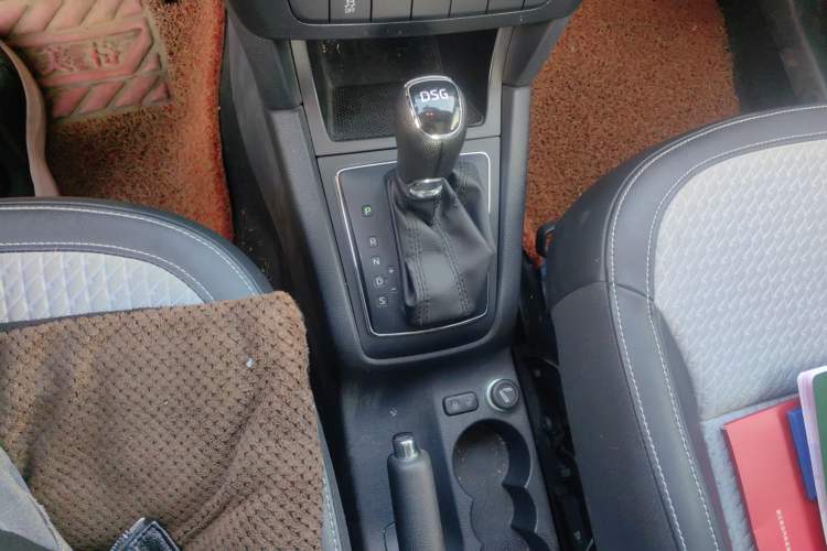 Used Skoda Yeti 2016 1.4TSI DSG Advanced Edition Gear Lever