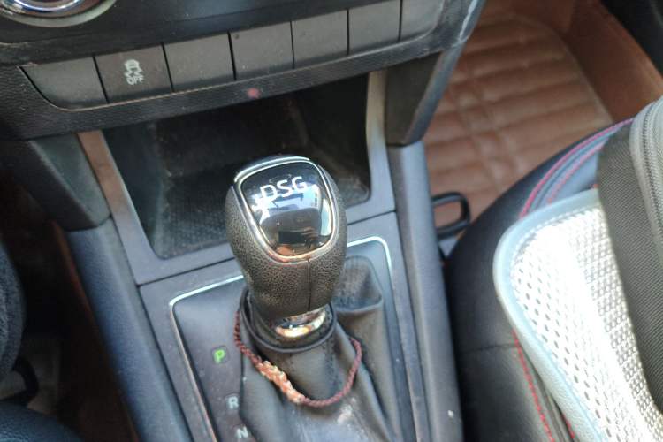 Used Skoda Yeti 2016 1.4TSI DSG Advanced Edition Gear Lever