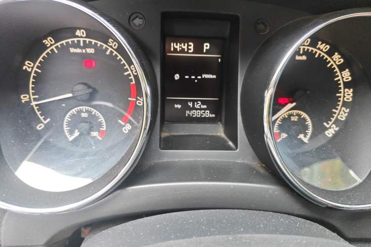 Used Skoda Yeti 2016 1.4TSI DSG Advanced Edition Odometer Close Up
