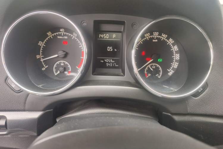 Used Skoda Yeti 2016 1.4TSI DSG Advanced Edition Odometer Close Up
